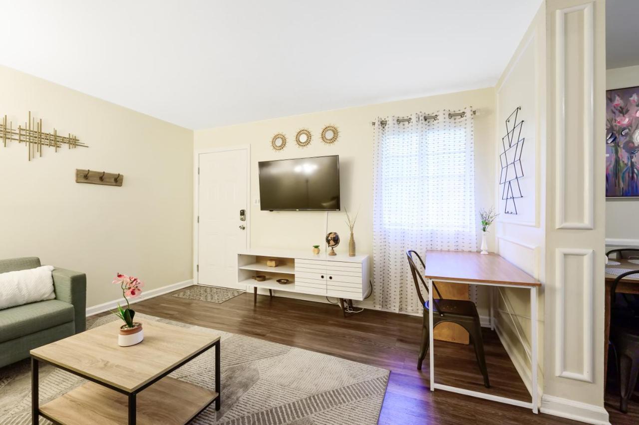 Dapper Digs - King Bed - Long Term Stays - Duke Durham Dış mekan fotoğraf