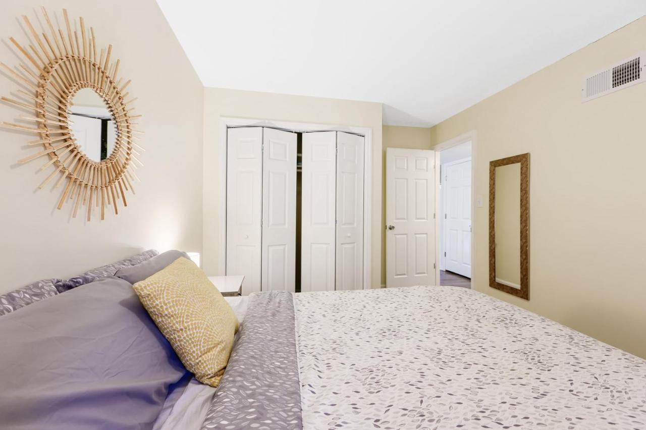 Dapper Digs - King Bed - Long Term Stays - Duke Durham Dış mekan fotoğraf