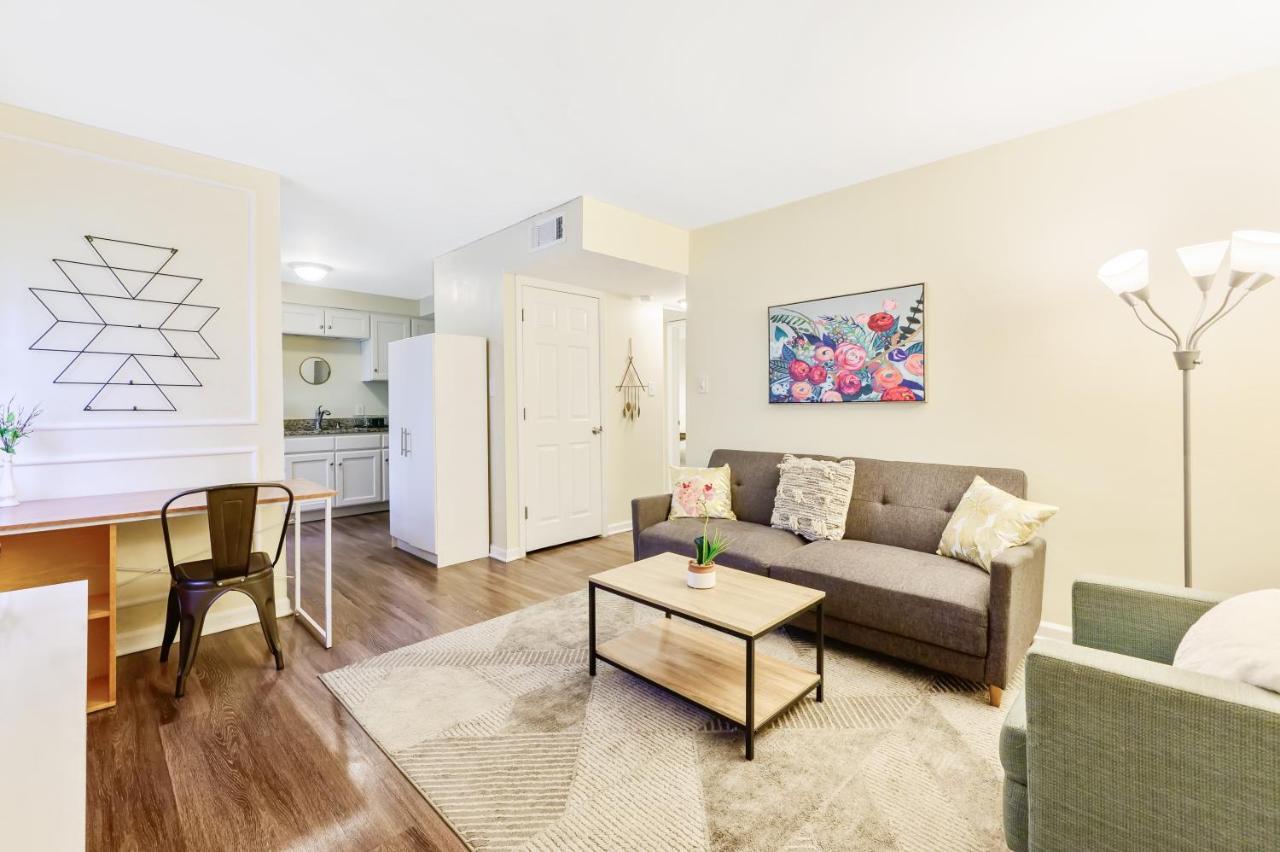 Dapper Digs - King Bed - Long Term Stays - Duke Durham Dış mekan fotoğraf